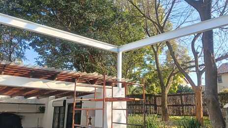 Structural I-beams eliminate the need for support poles within the entertainment area.